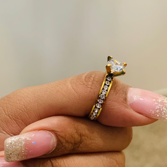 🥰 Wedding Ring 🥰 - Picture 10 of 11